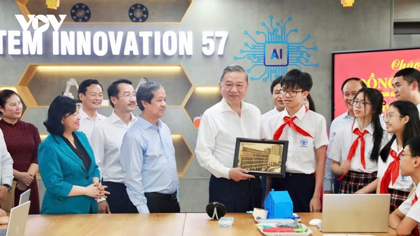 Party leader requests hastening digital transformation in education